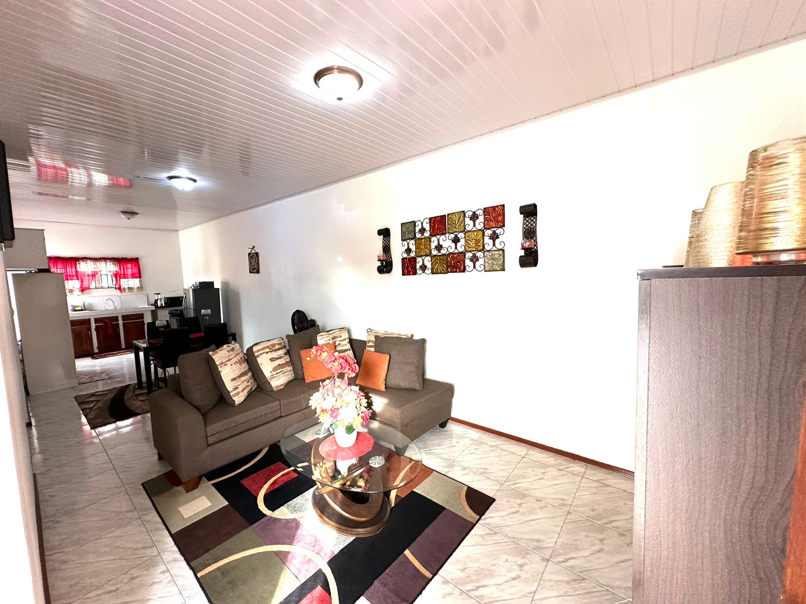 Comfortable Living: 2-Bedroom House with AC and Security System — photo 4