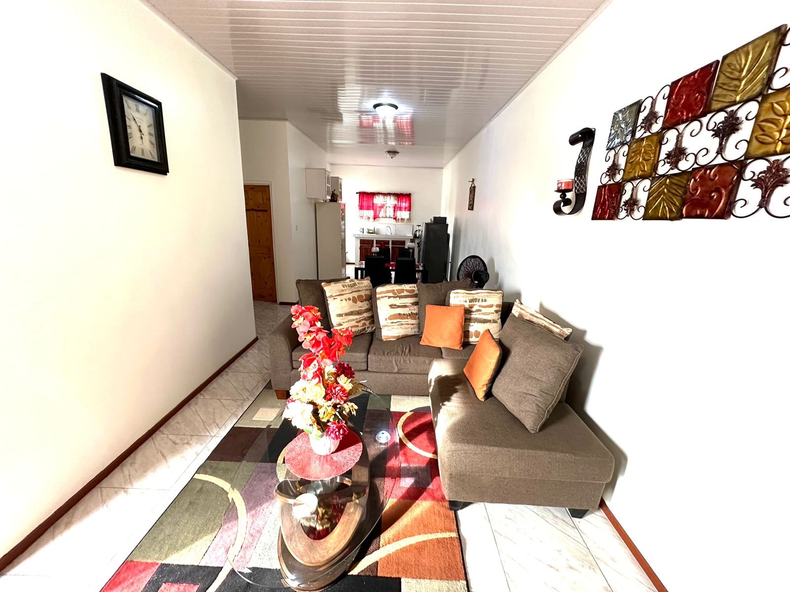 Comfortable Living: 2-Bedroom House with AC and Security System — photo 3