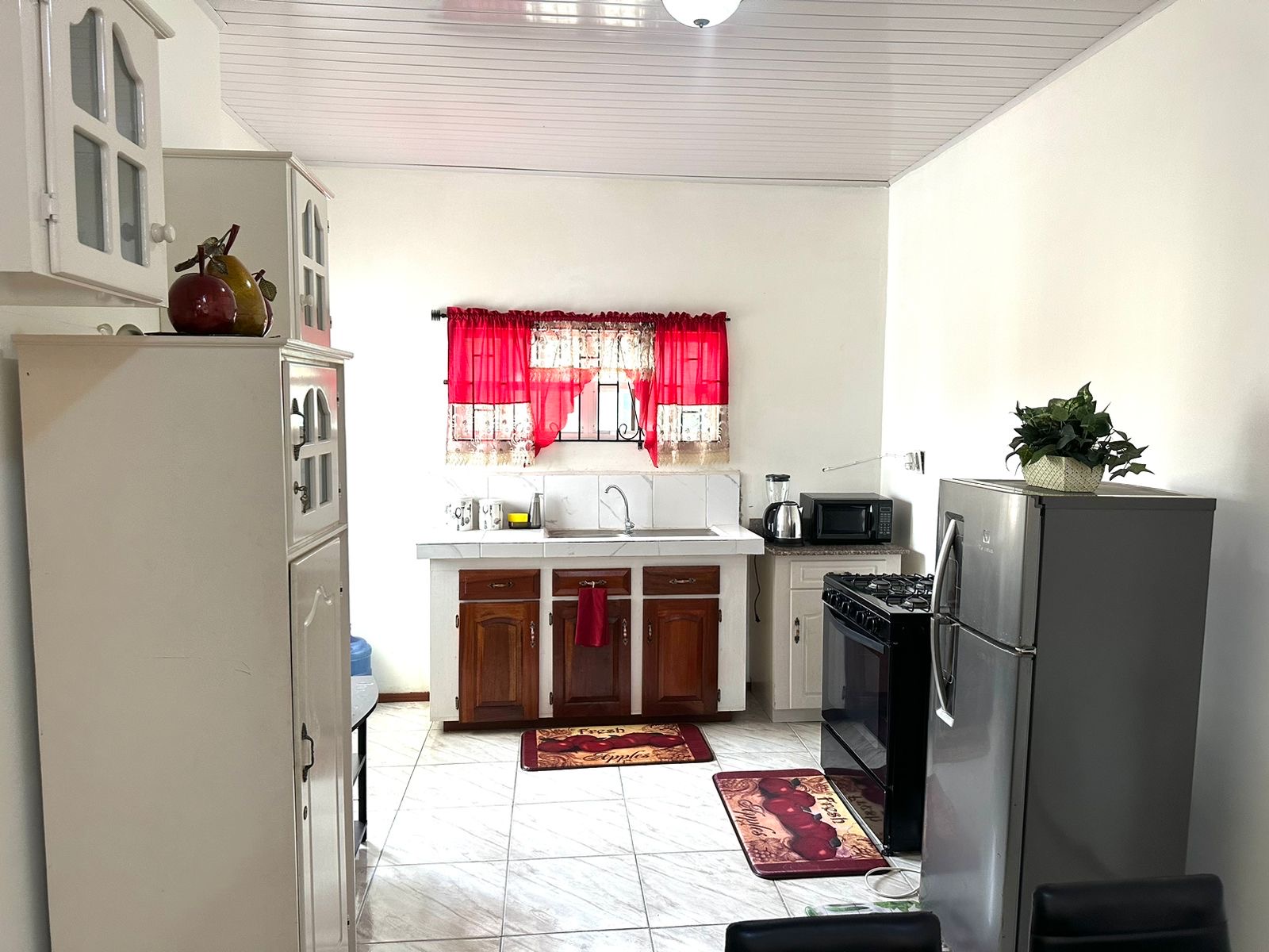 Comfortable Living: 2-Bedroom House with AC and Security System — photo 5