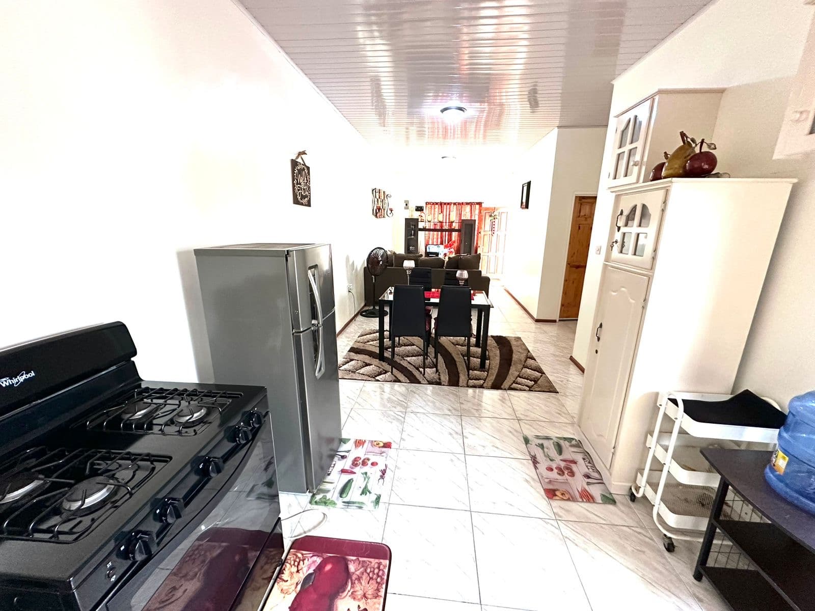 Comfortable Living: 2-Bedroom House with AC and Security System — photo 6