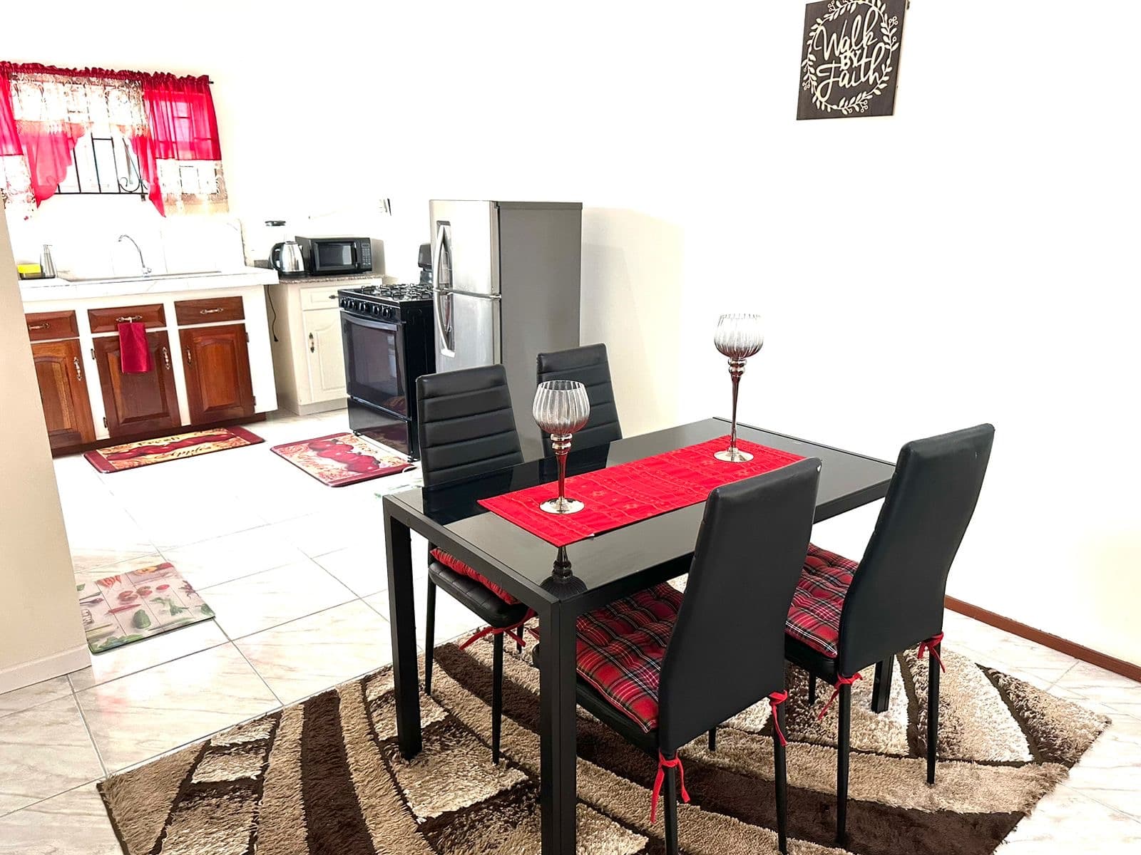 Comfortable Living: 2-Bedroom House with AC and Security System — photo 7