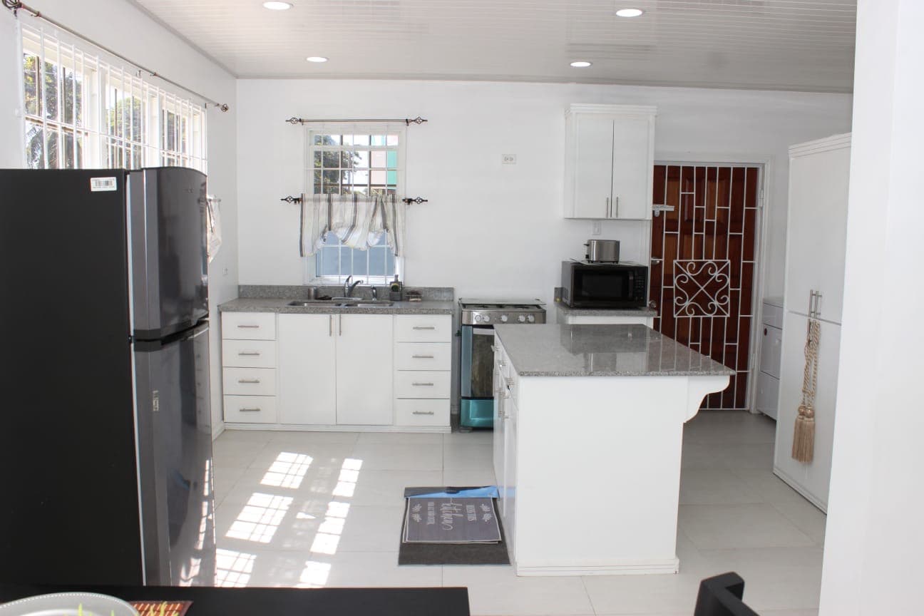 Stylish 3-Bedroom Apartment in Meadowbrook Gardens — photo 1