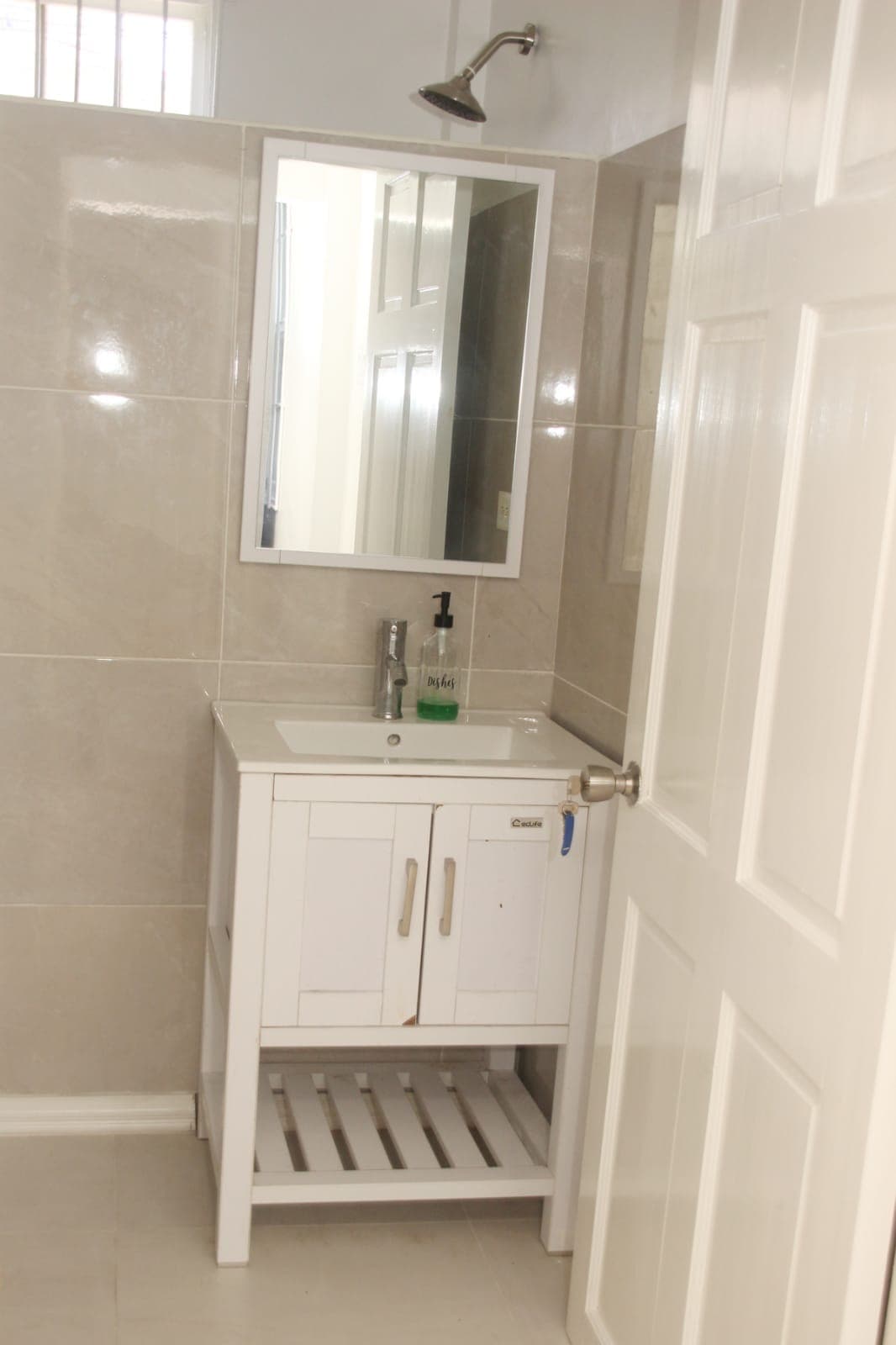 Stylish 3-Bedroom Apartment in Meadowbrook Gardens — photo 5