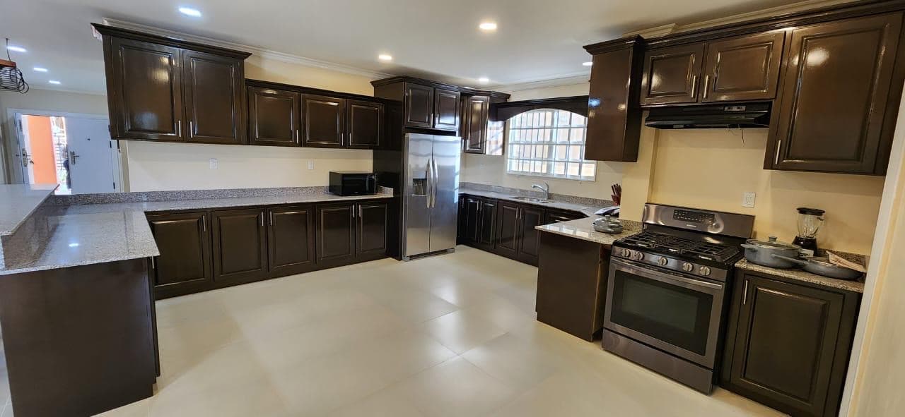 Modern 3-Bedroom Home with AC in Republic Gardens — photo 8