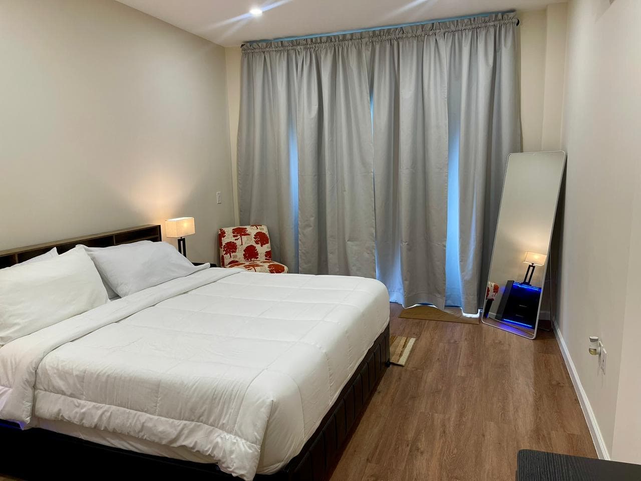 Beautiful 2-Bedroom One Condo Apartment Located in Windsor Estate — photo 6