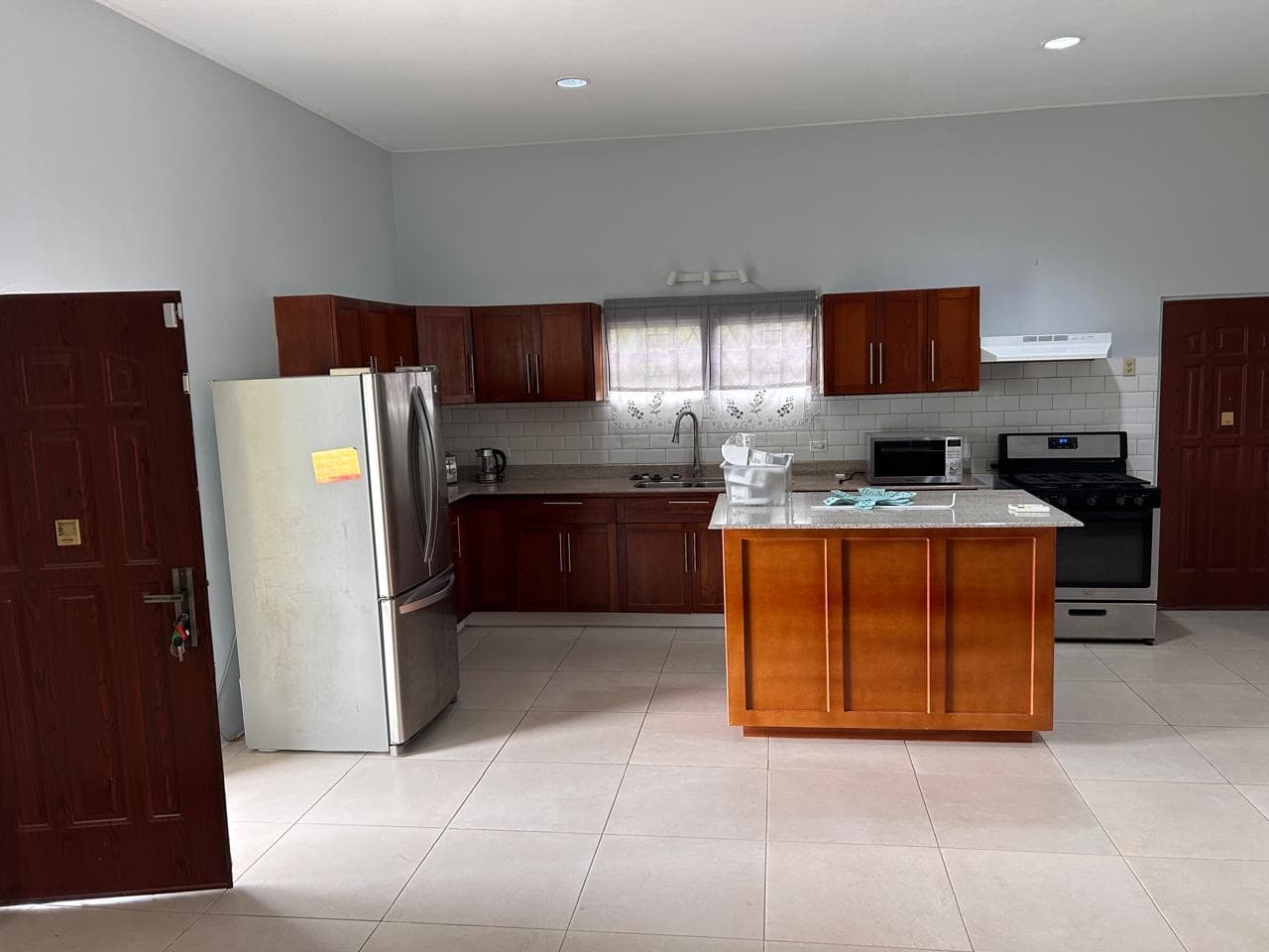 Modern 3-Bedroom Home with Garden and Balcony in Guysuco Gardens — photo 8