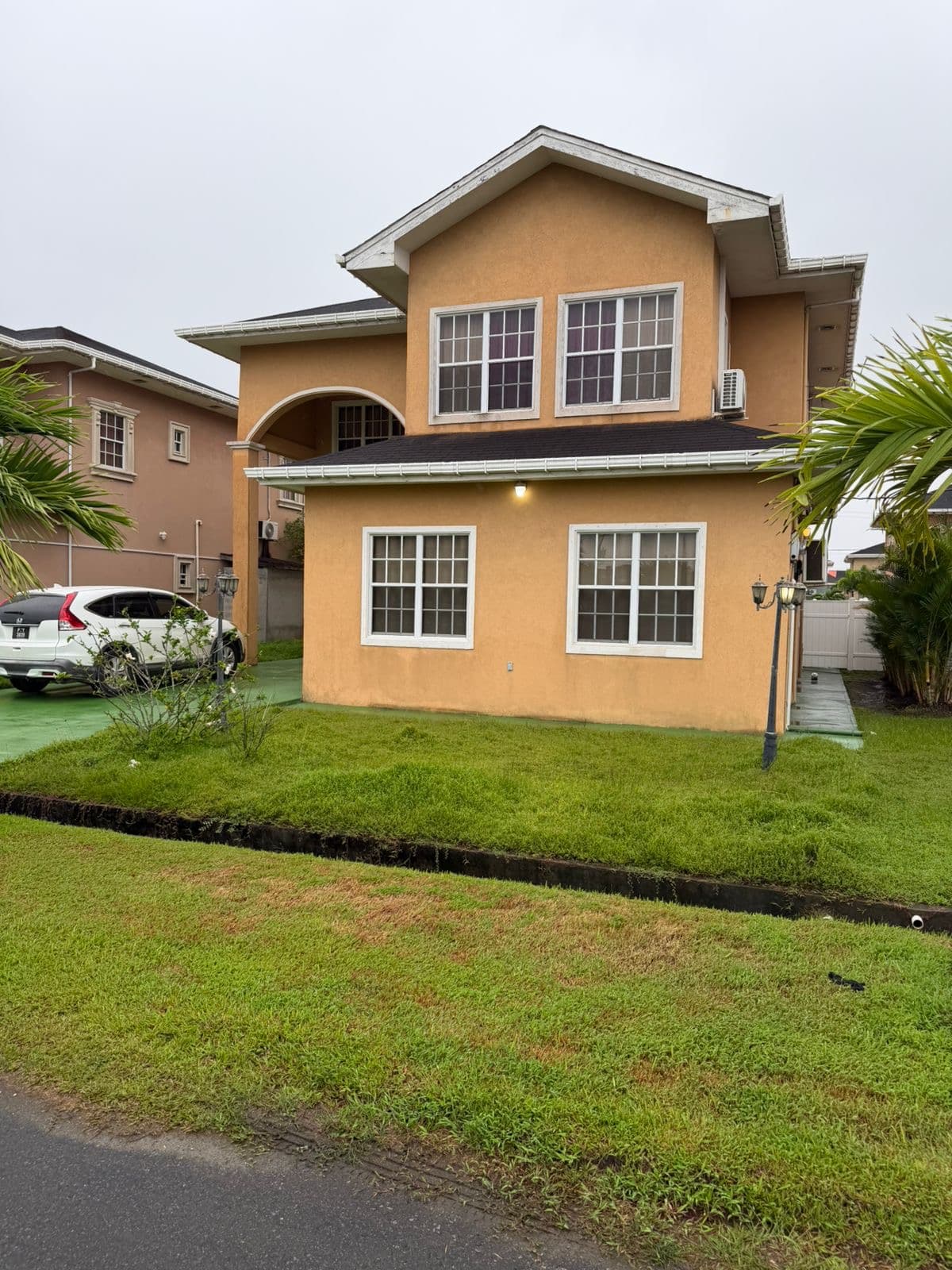 Elegant 4-Bedroom Home in Windsor Estates — photo 1