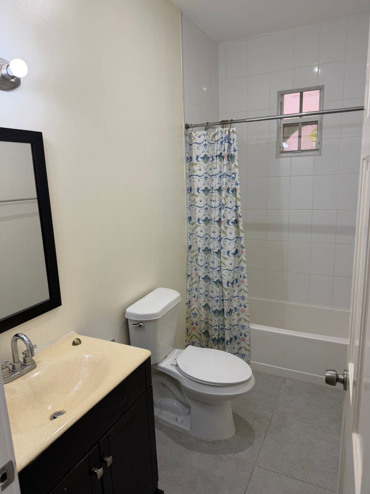 Elegant 4-Bedroom Home in Windsor Estates — photo 2