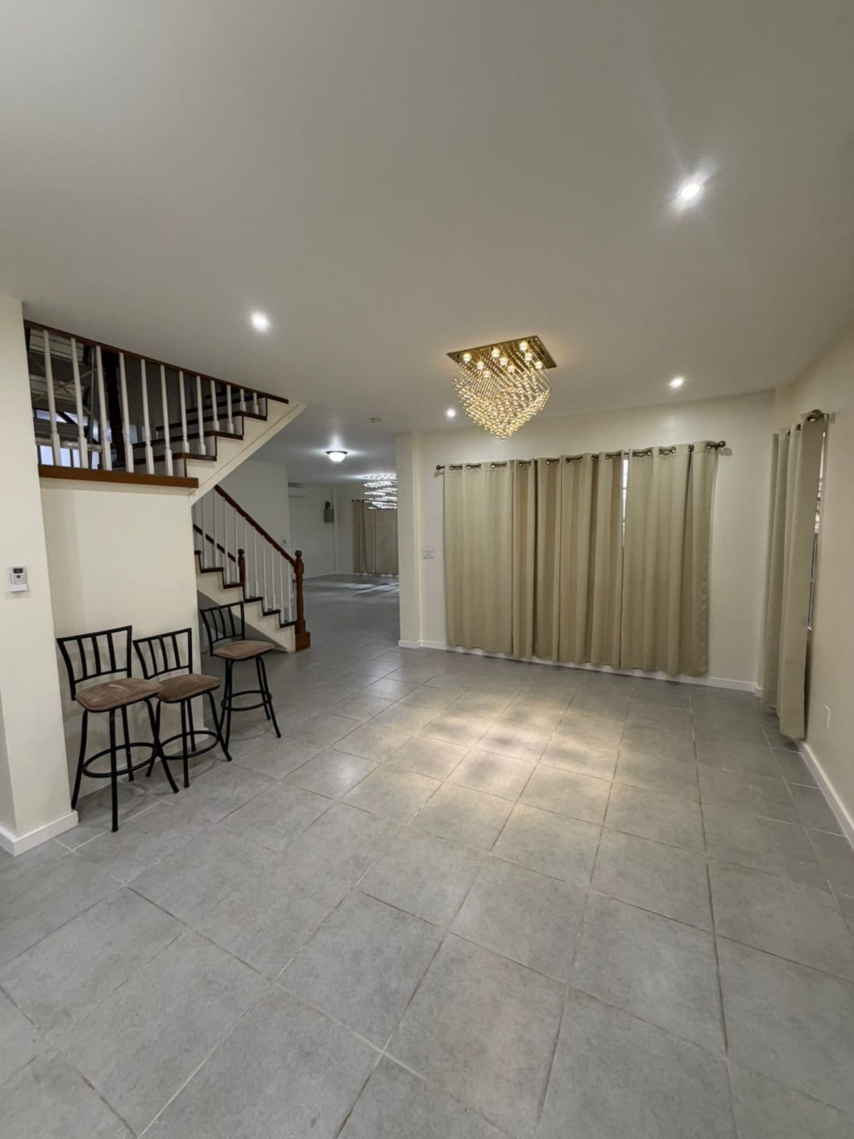 Elegant 4-Bedroom Home in Windsor Estates — photo 4