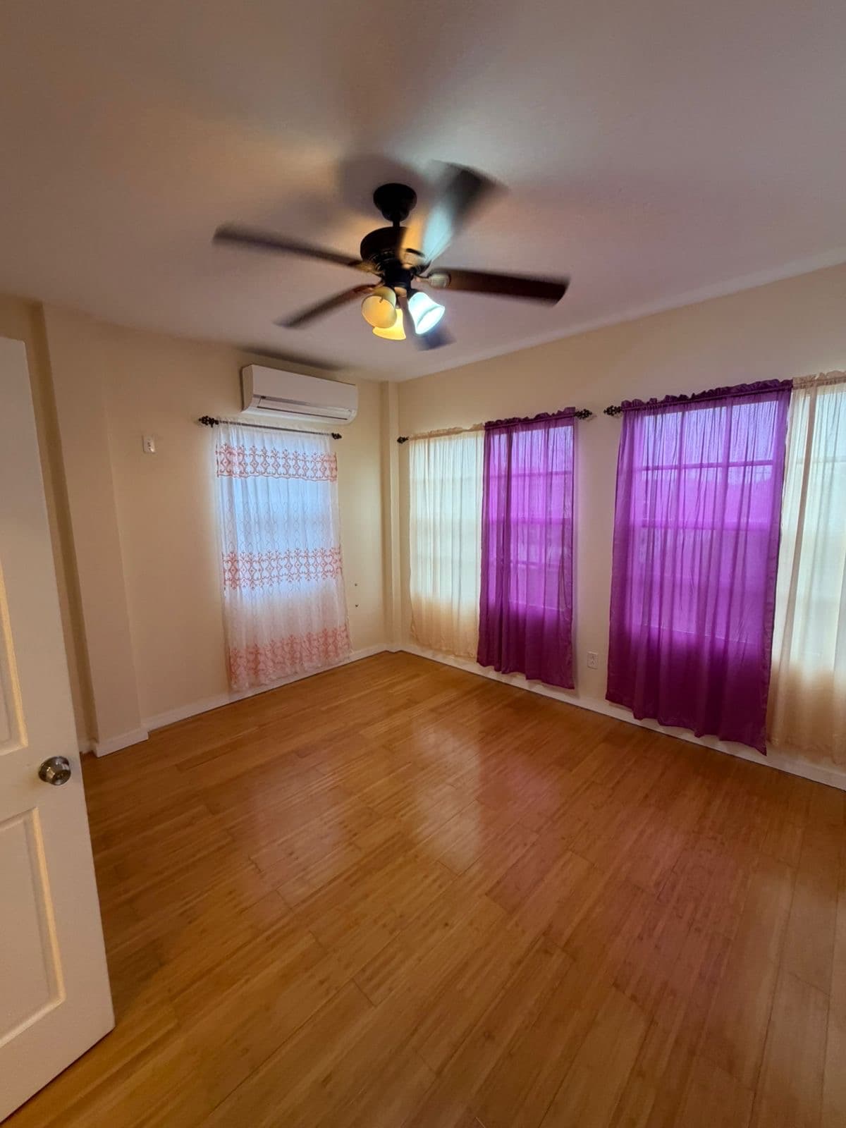 Elegant 4-Bedroom Home in Windsor Estates — photo 3