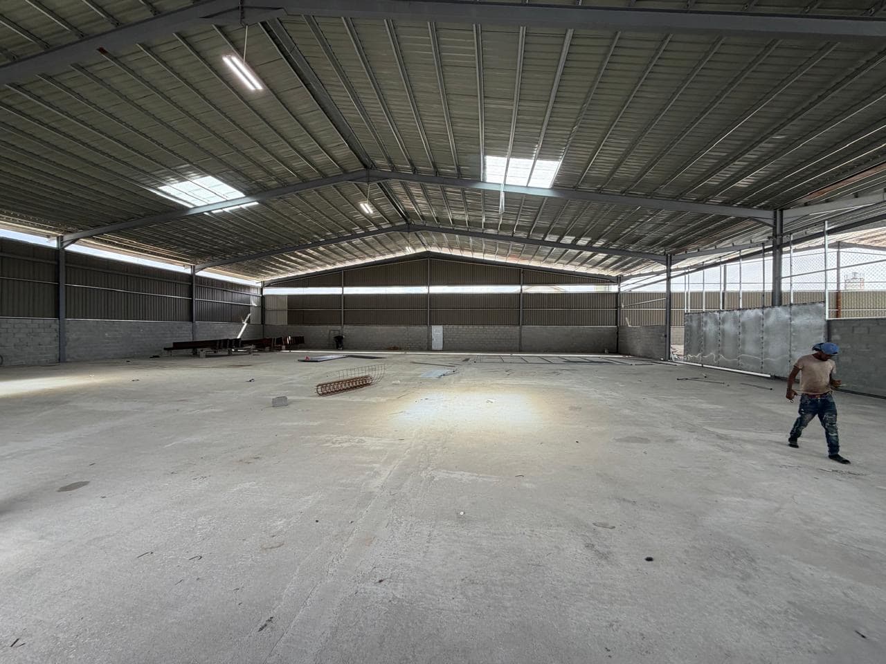 Prime Warehouse Space for Rent in Eccles โ photo 1