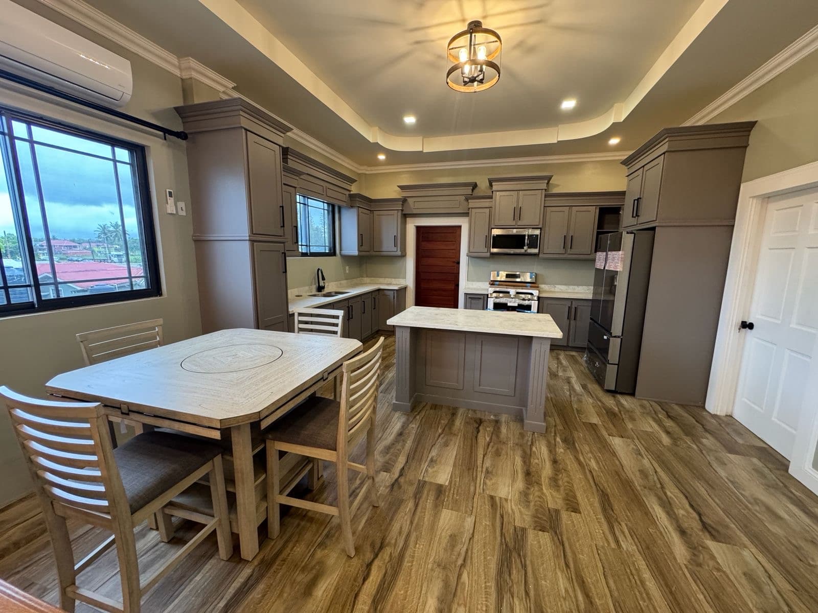 Spacious 3-Bedroom Apartment in Farm — photo 7