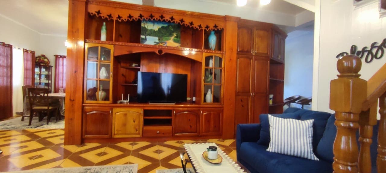 Spacious 5-Bedroom Home in Republic Gardens — photo 4