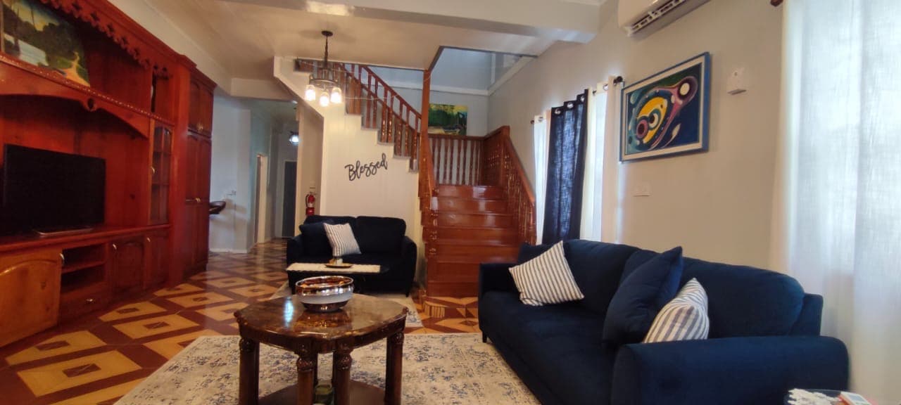 Spacious 5-Bedroom Home in Republic Gardens — photo 6