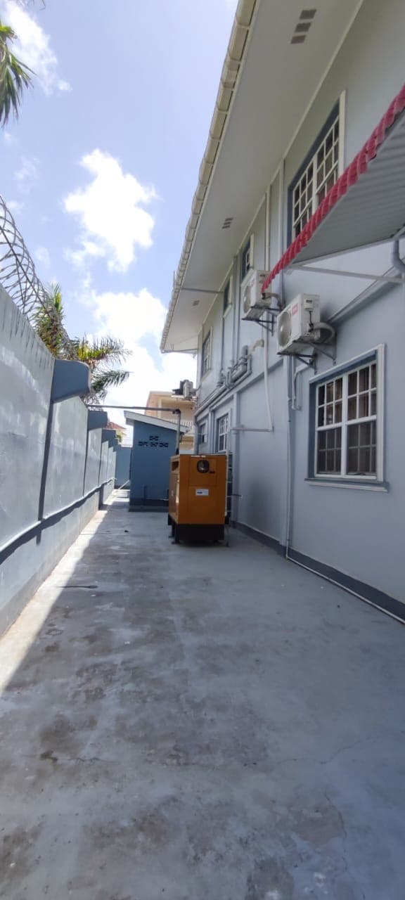 Spacious 5-Bedroom Home in Republic Gardens — photo 3