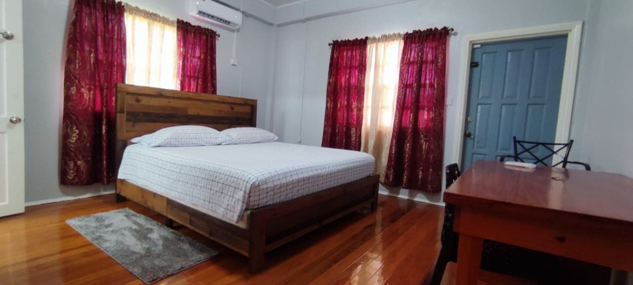 Spacious 5-Bedroom Home in Republic Gardens — photo 8