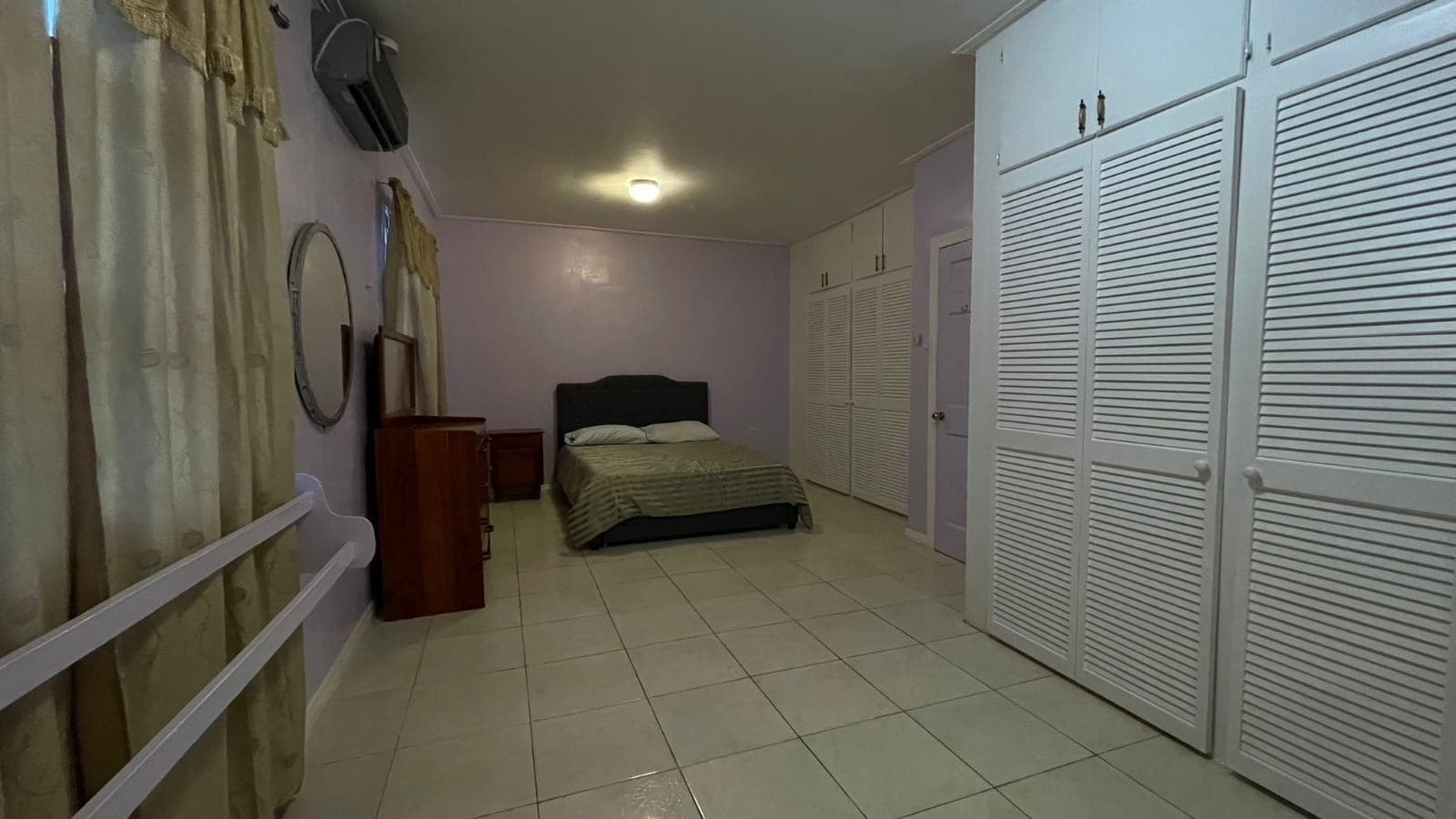 Stylish 1-Bedroom Apartment in D'Aguiar Park — photo 2