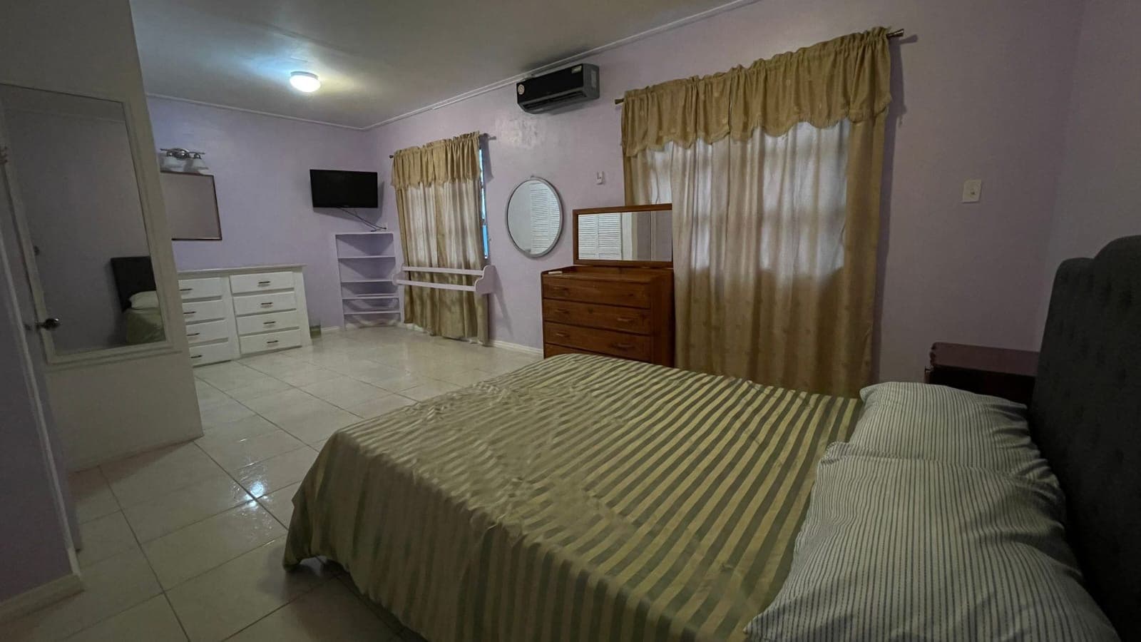 Stylish 1-Bedroom Apartment in D'Aguiar Park — photo 10