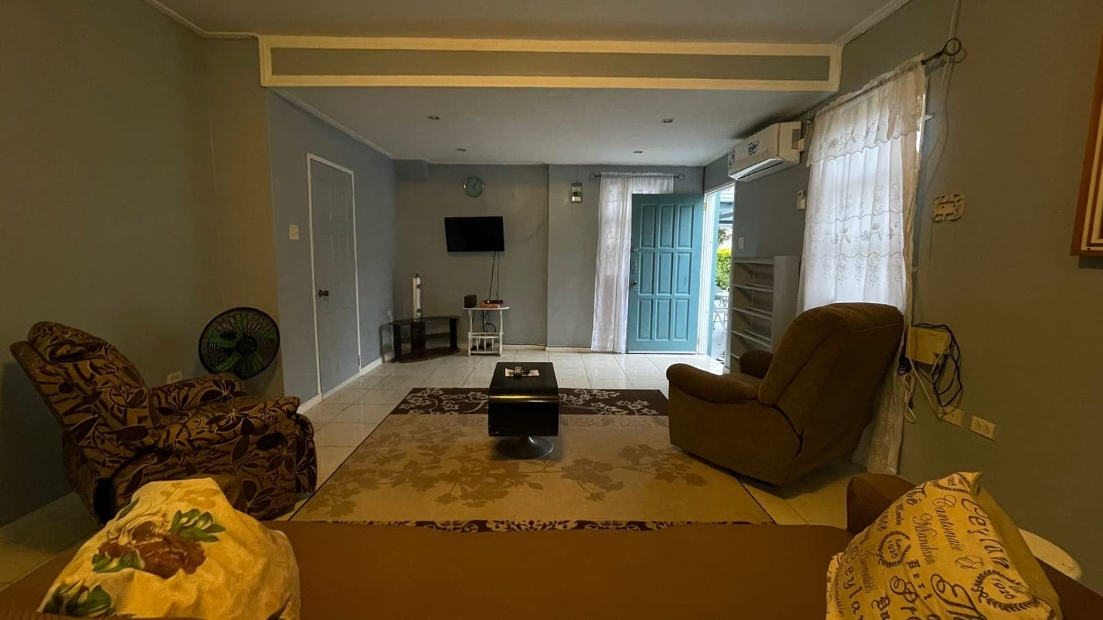 Stylish 1-Bedroom Apartment in D'Aguiar Park — photo 9