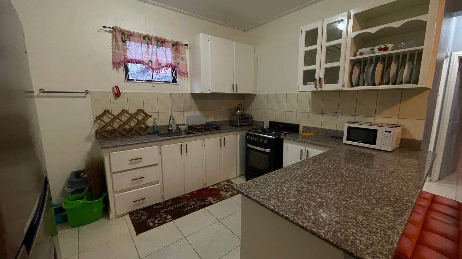 Stylish 1-Bedroom Apartment in D'Aguiar Park — photo 8