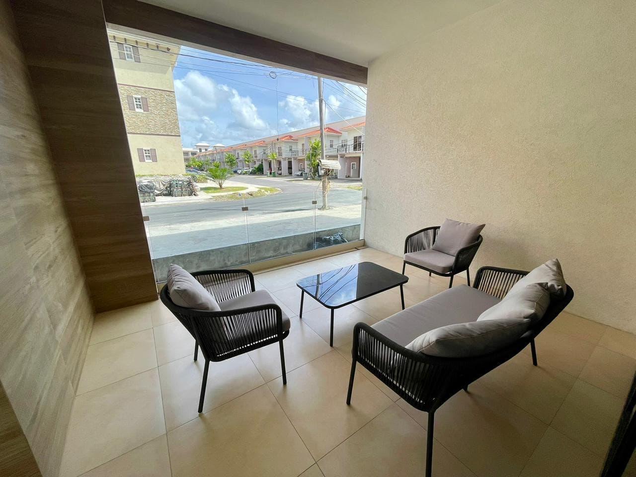 Modern 2-Bedroom Apartment in Windsor Estates — photo 1