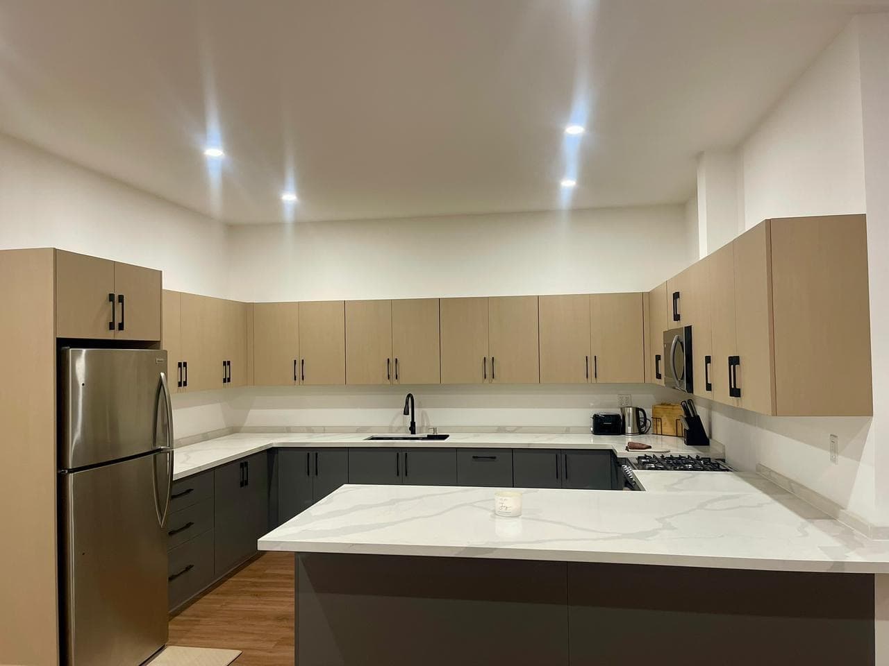 Modern 2-Bedroom Apartment in Windsor Estates — photo 8