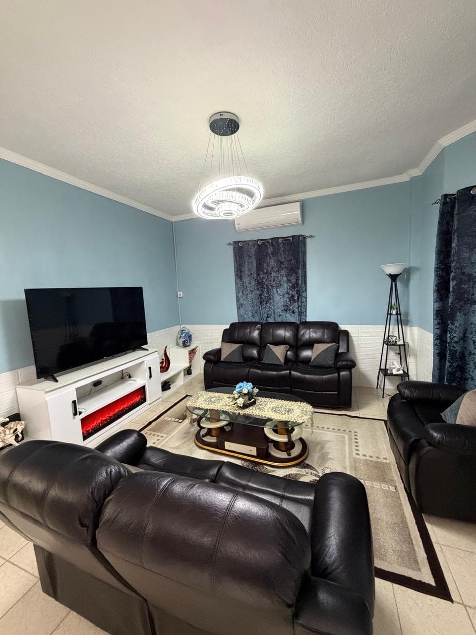 Spacious Furnished House in Green Acres with AC and Balcony — photo 1