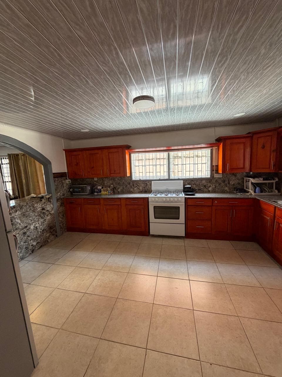 Spacious 4-Bedroom Home in Lamaha Gardens — photo 10