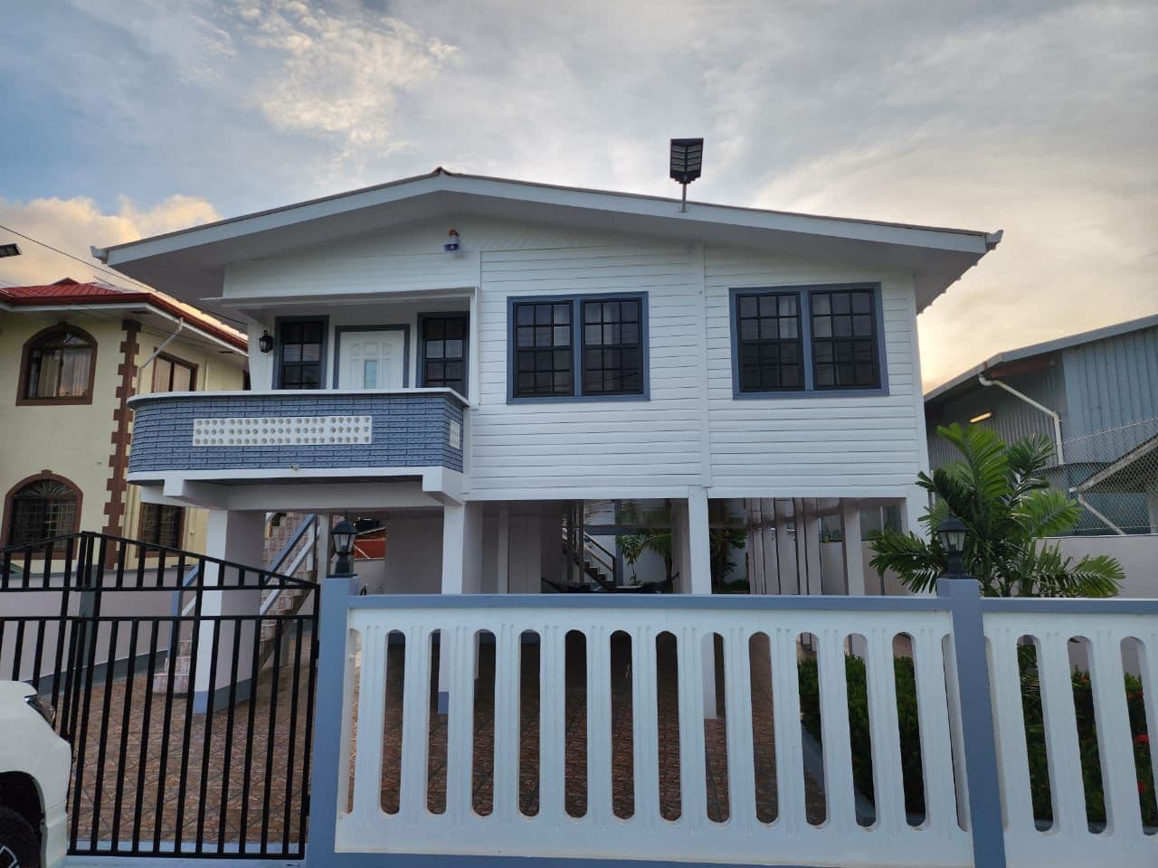 Beautiful 5 Bedroom Home Ready For Rent — photo 1