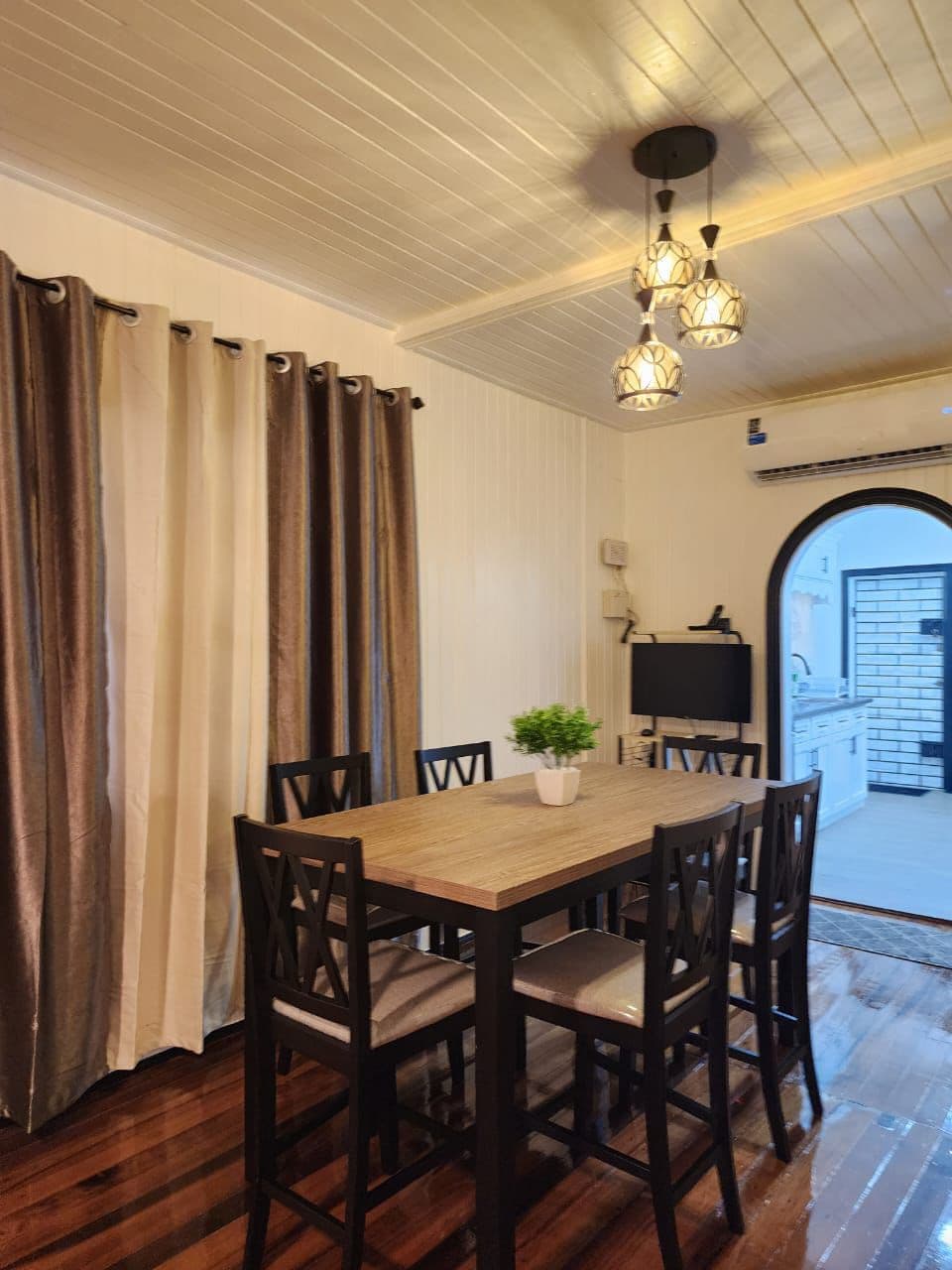 Beautiful 5 Bedroom Home Ready For Rent — photo 2