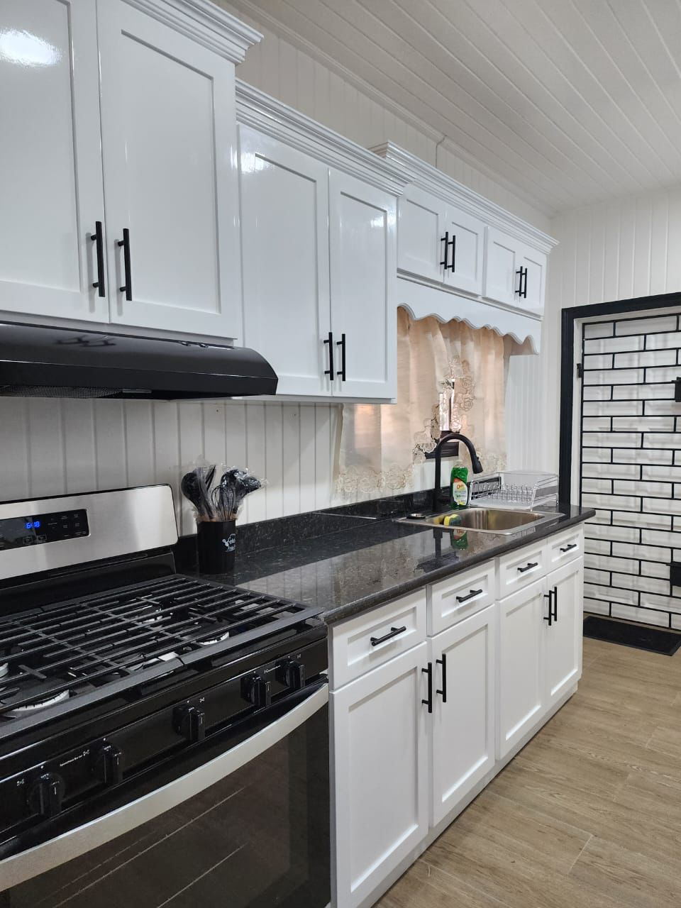 Beautiful 5 Bedroom Home Ready For Rent — photo 6