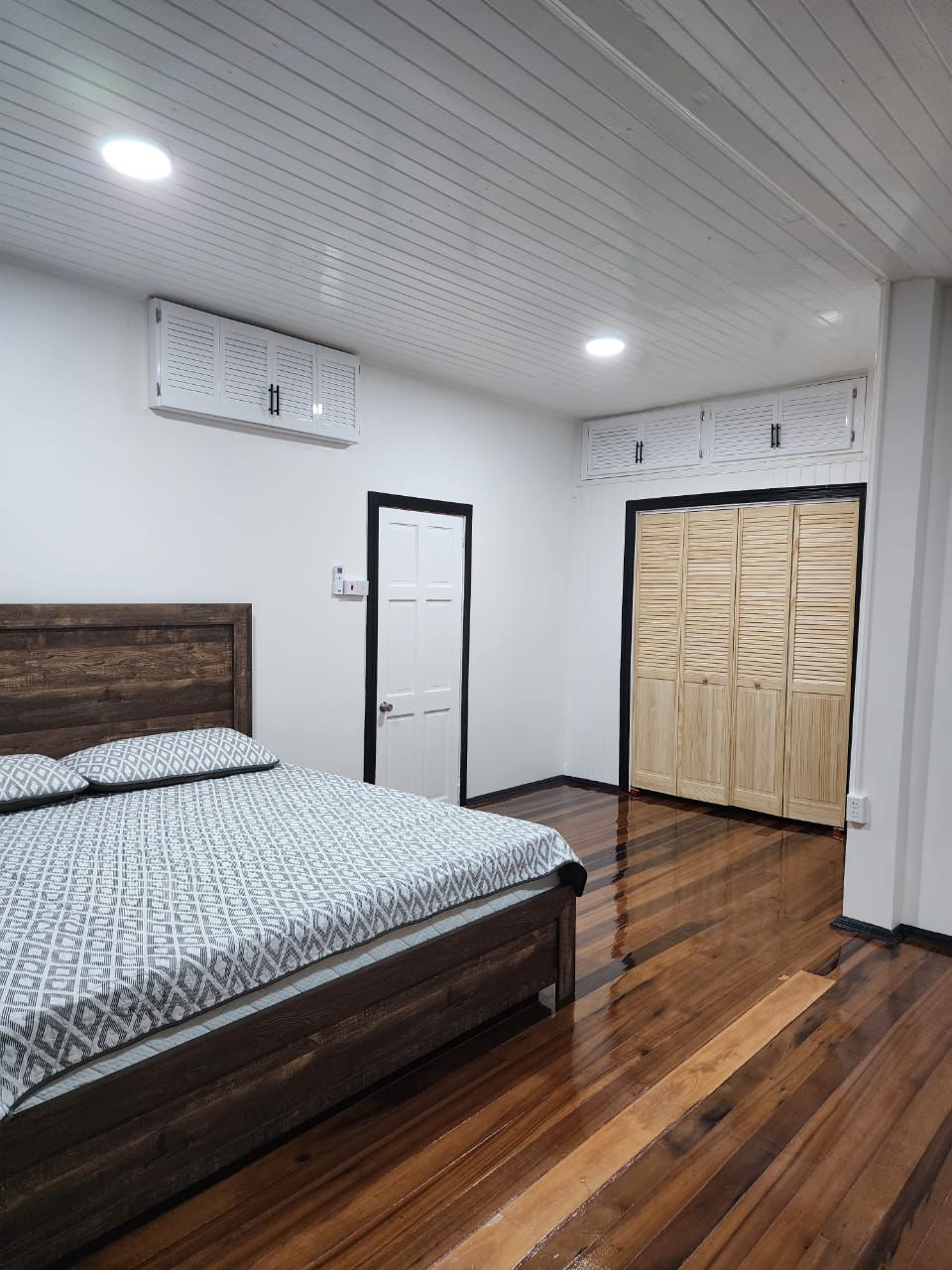 Beautiful 5 Bedroom Home Ready For Rent — photo 7