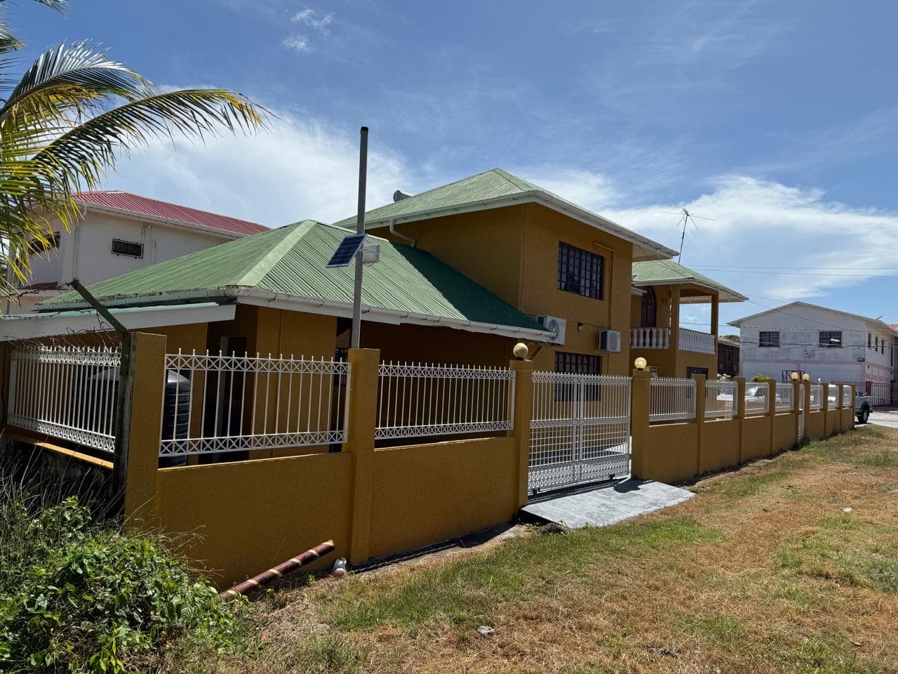 Five bedroom home for rent — photo 2