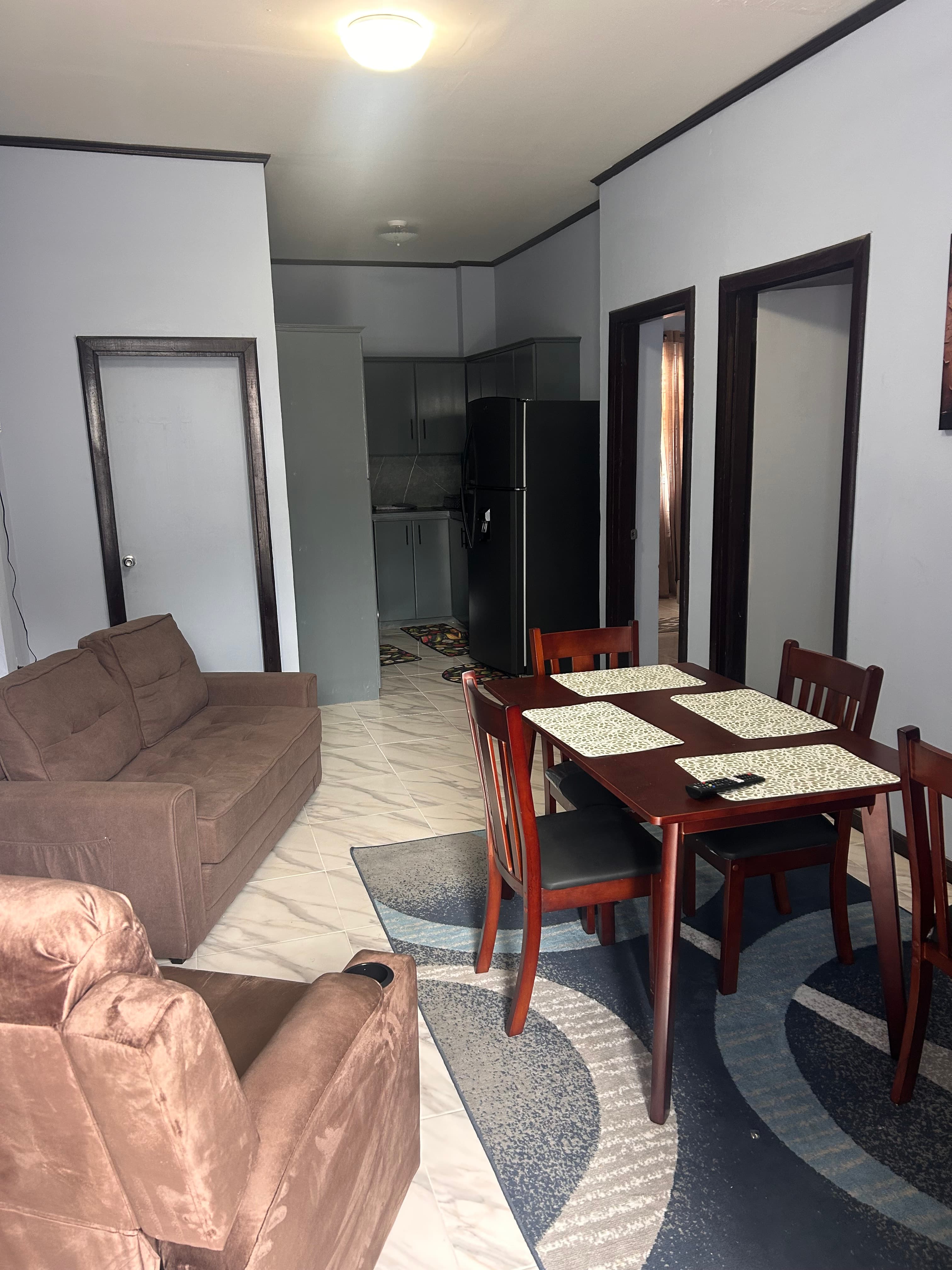 Beautiful and Cozy Two-Bedroom Apartment - Central Georgetown For Rent — photo 2