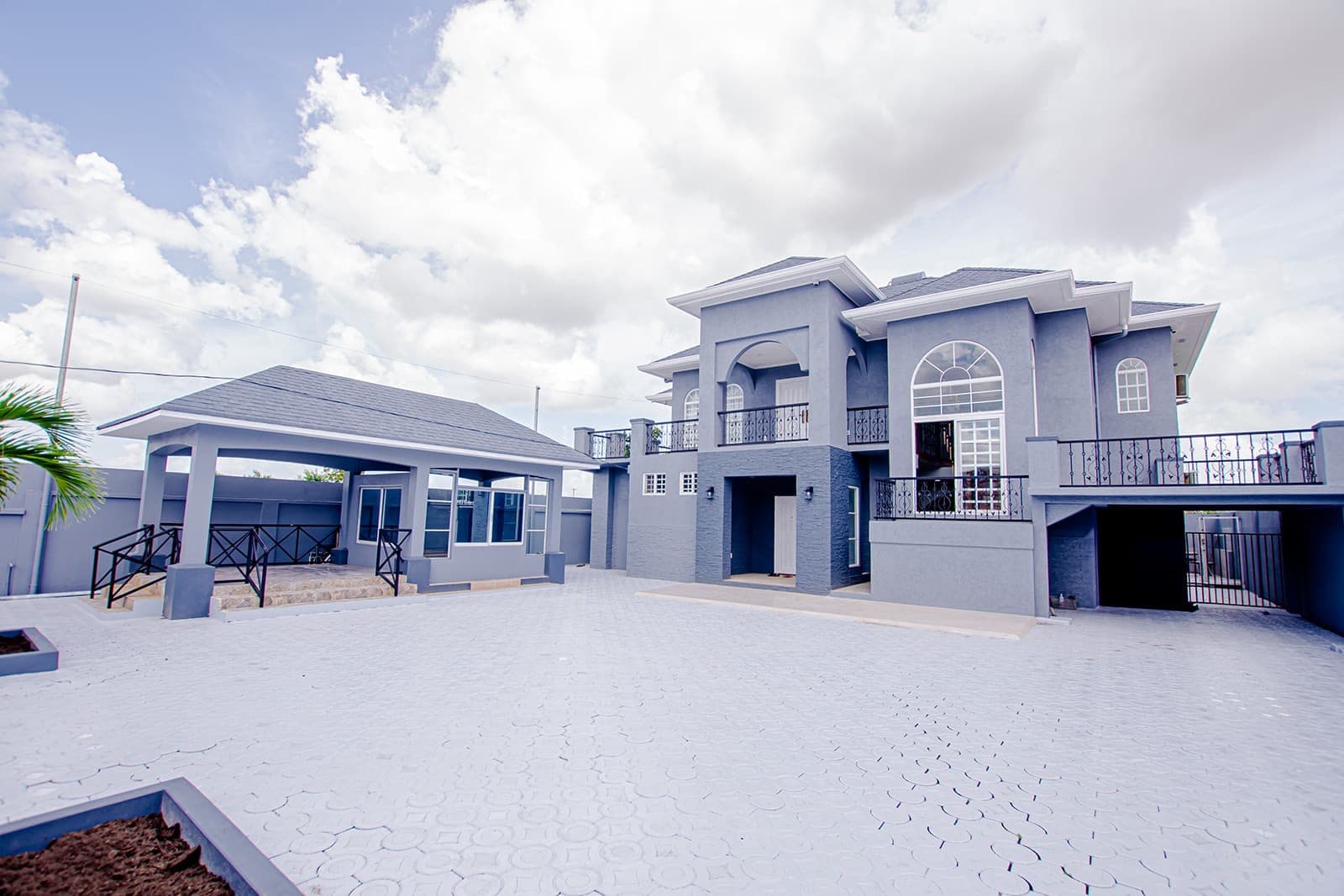 Prime Residential Property Featuring 4 Self-Contained Rooms New Harbour Bridge — photo 1