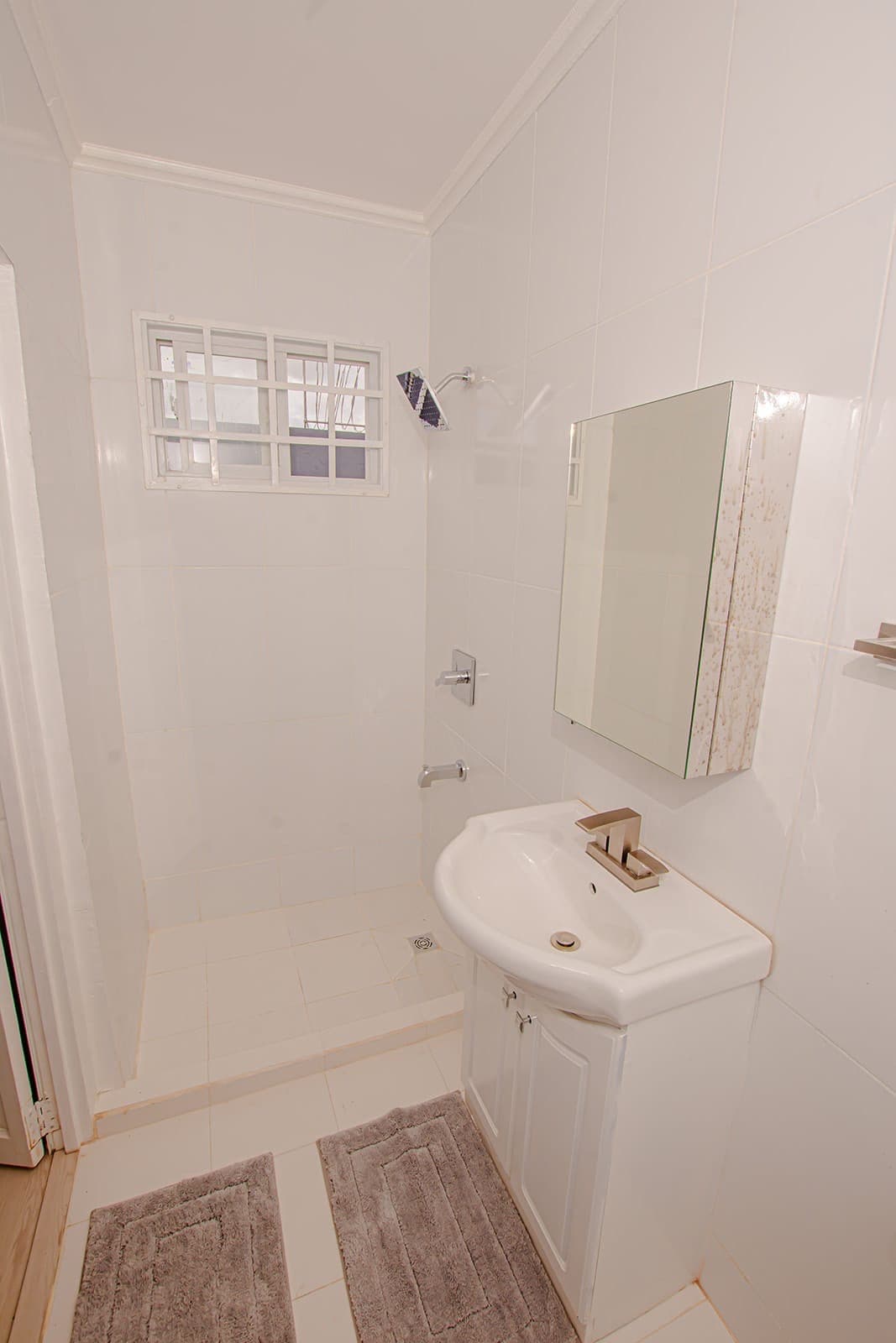 Prime Residential Property Featuring 4 Self-Contained Rooms New Harbour Bridge — photo 8