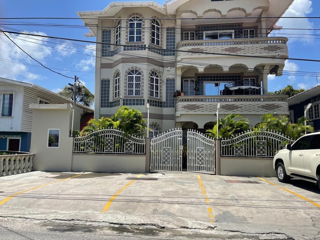 Furnished Comfort: Secure Living in John and Sheriff Street — photo 1