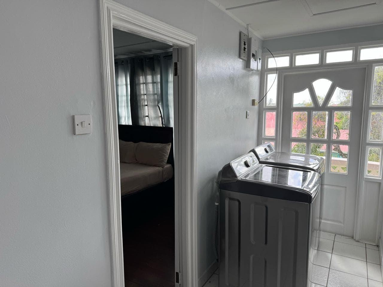 Furnished Comfort: Secure Living in John and Sheriff Street — photo 5