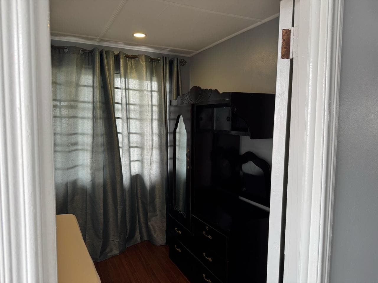 Furnished Comfort: Secure Living in John and Sheriff Street — photo 7